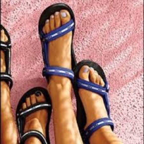 🔥Victoria’s Secret Pink Strappy-Slides-Sandals New - Picture 2 of 8